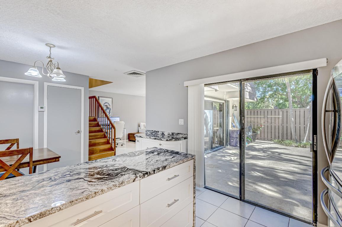 423 4th, Palm Beach Gardens FL 33410