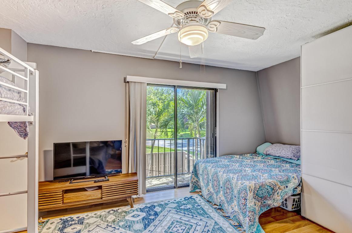 423 4th, Palm Beach Gardens FL 33410