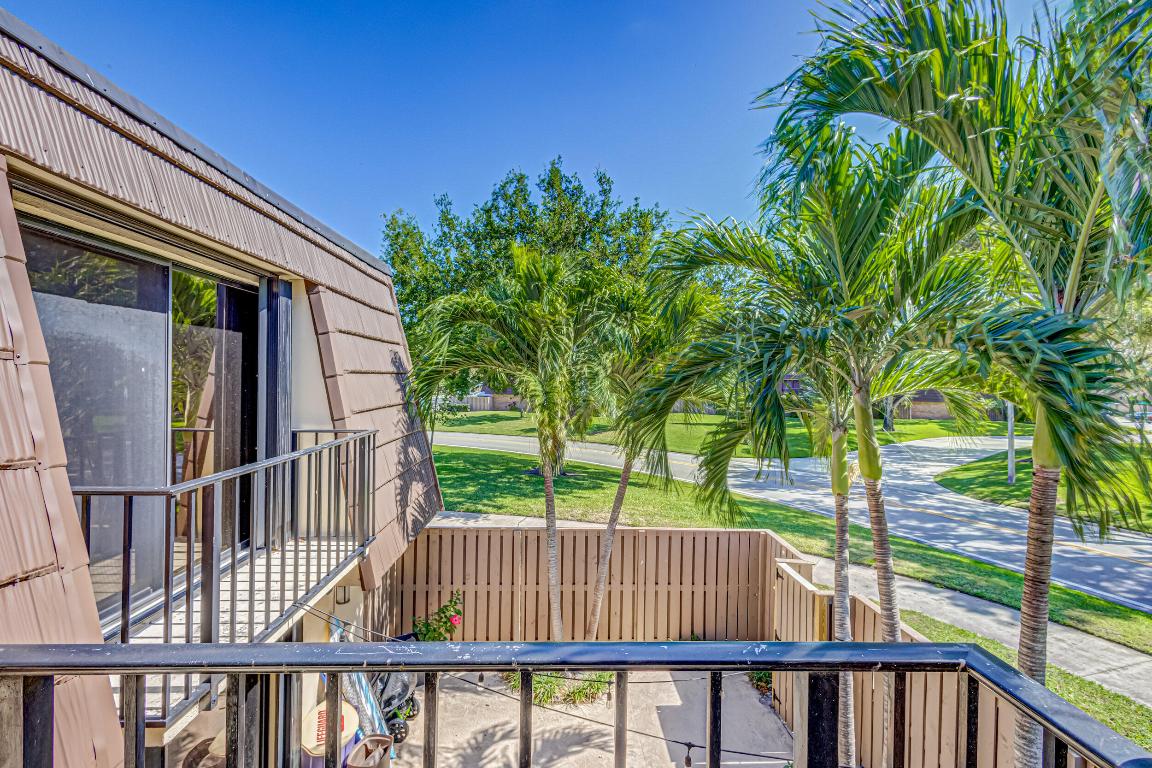 423 4th, Palm Beach Gardens FL 33410