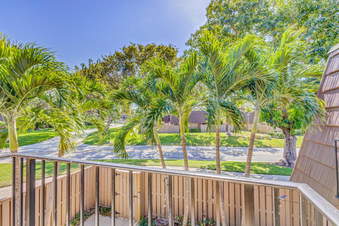 423 4th, Palm Beach Gardens FL 33410