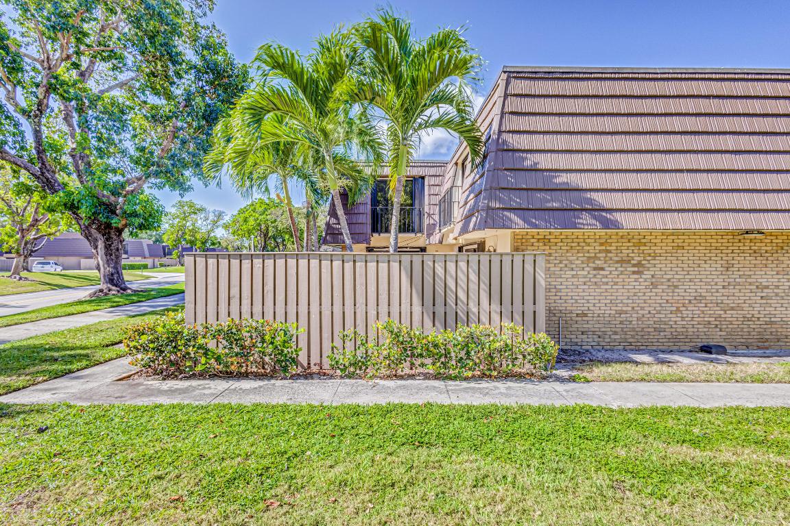 423 4th, Palm Beach Gardens FL 33410
