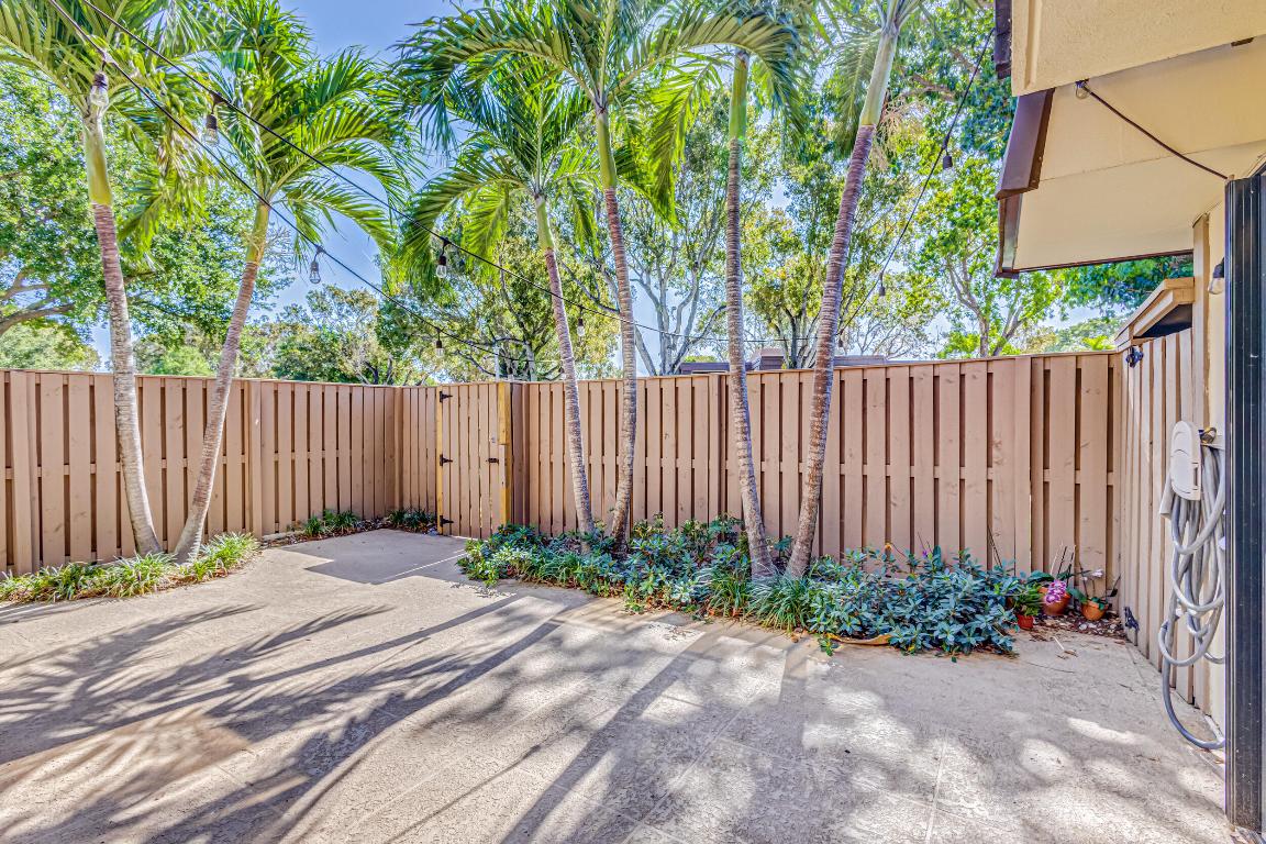 423 4th, Palm Beach Gardens FL 33410