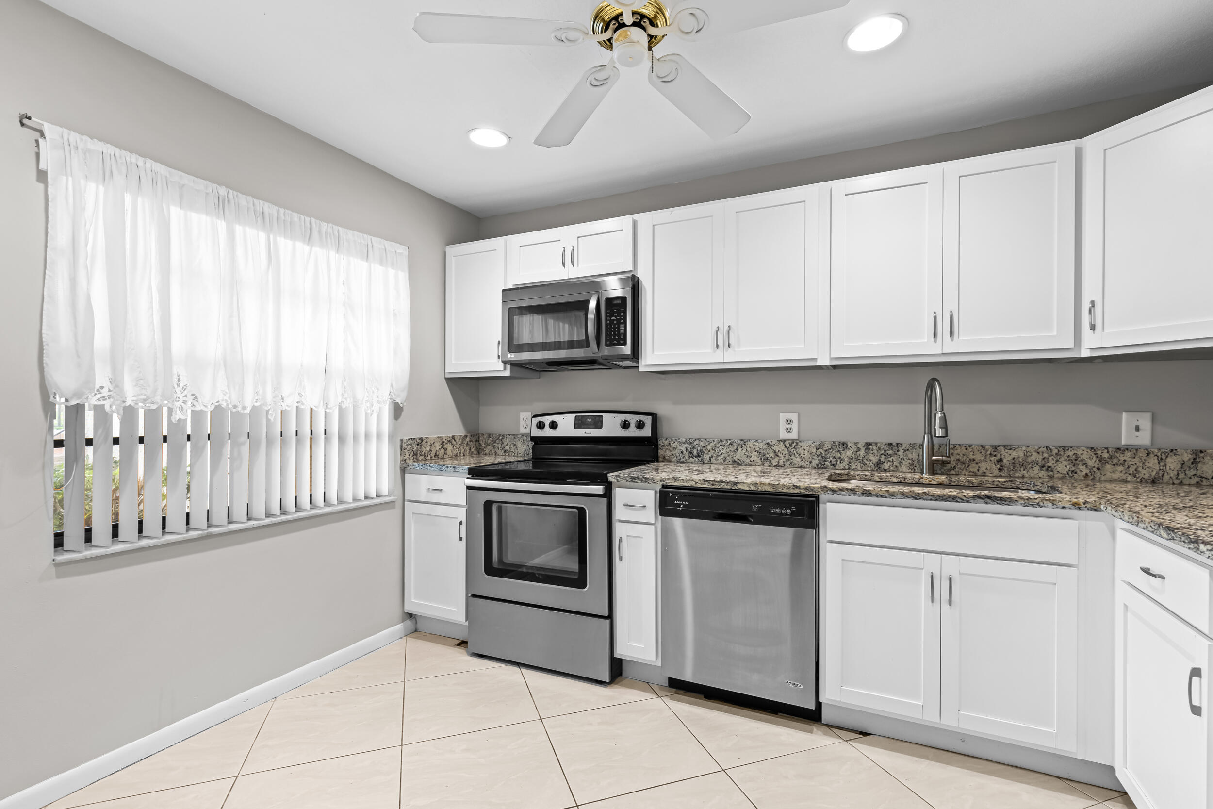 9270 Vista Del Lago #E27, Boca Raton FL 33428