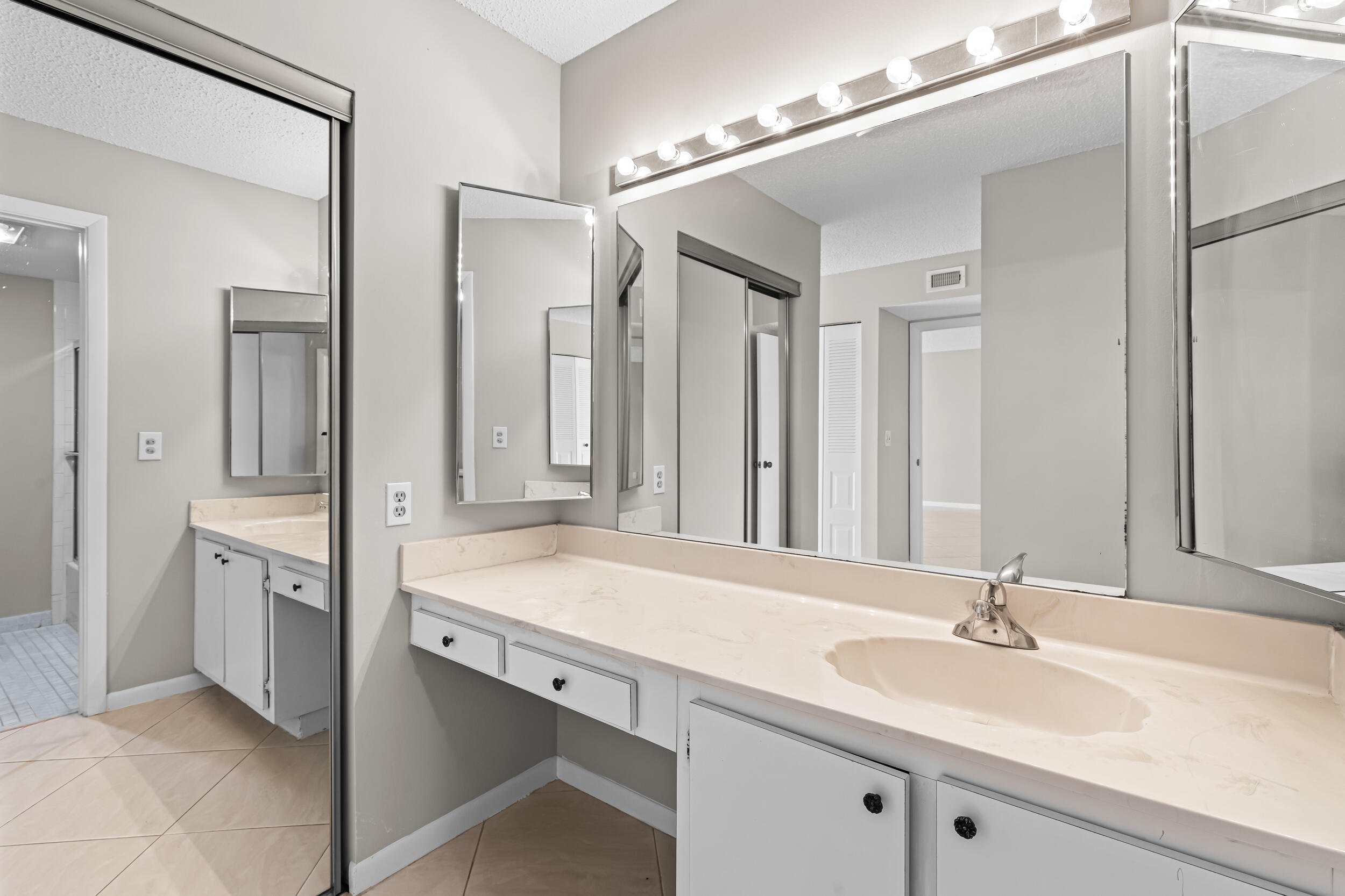 9270 Vista Del Lago #E27, Boca Raton FL 33428