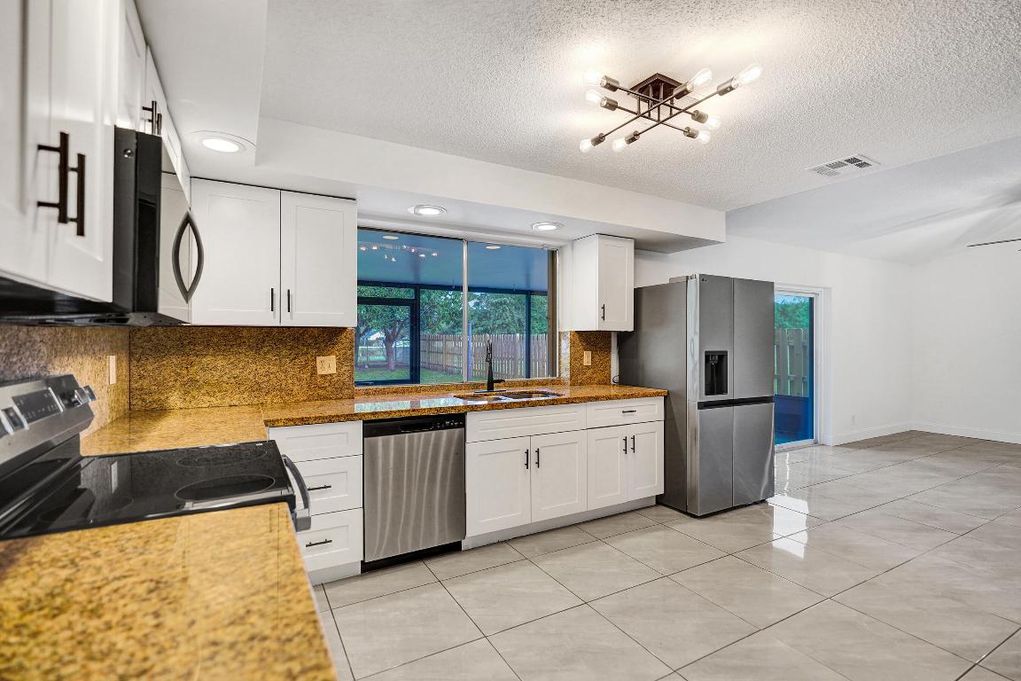 9855 Robins Nest, Boca Raton FL 33496