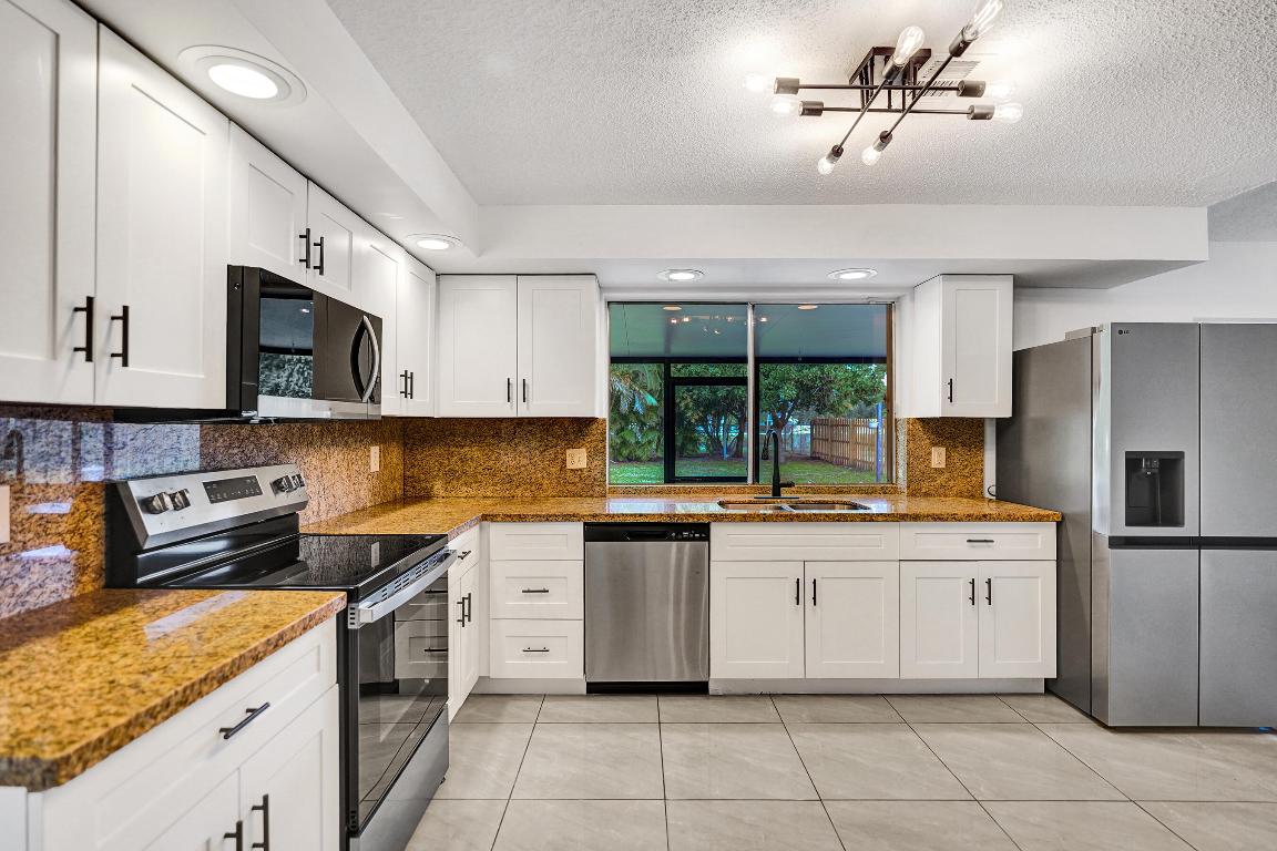 9855 Robins Nest, Boca Raton FL 33496
