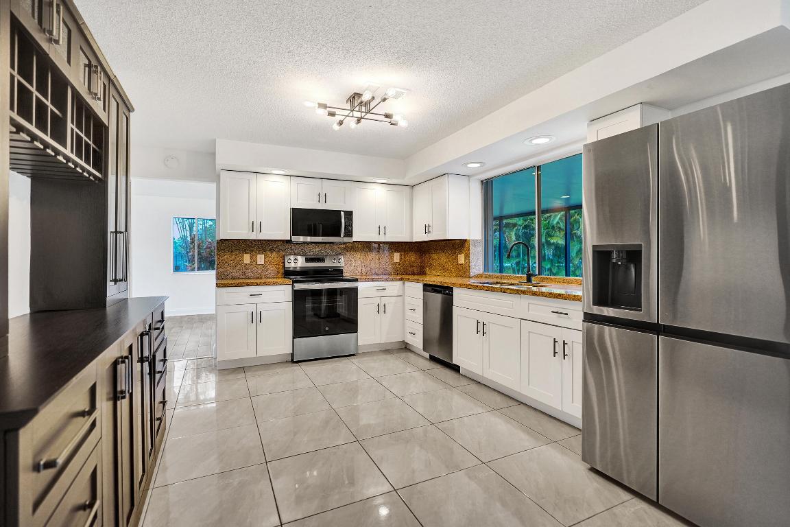 9855 Robins Nest, Boca Raton FL 33496