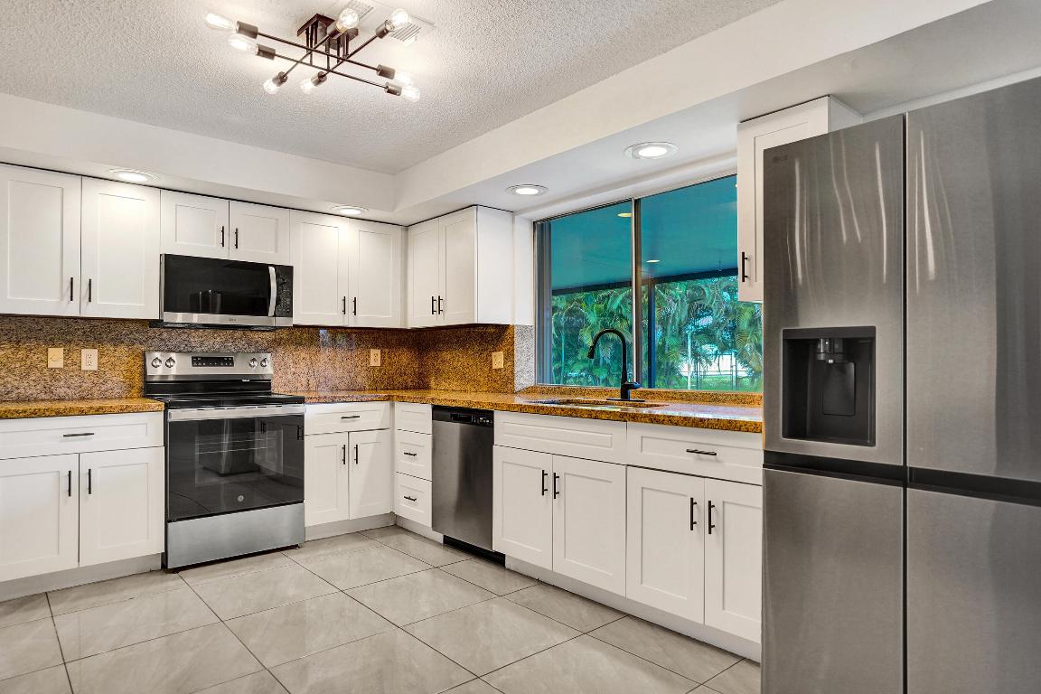 9855 Robins Nest, Boca Raton FL 33496