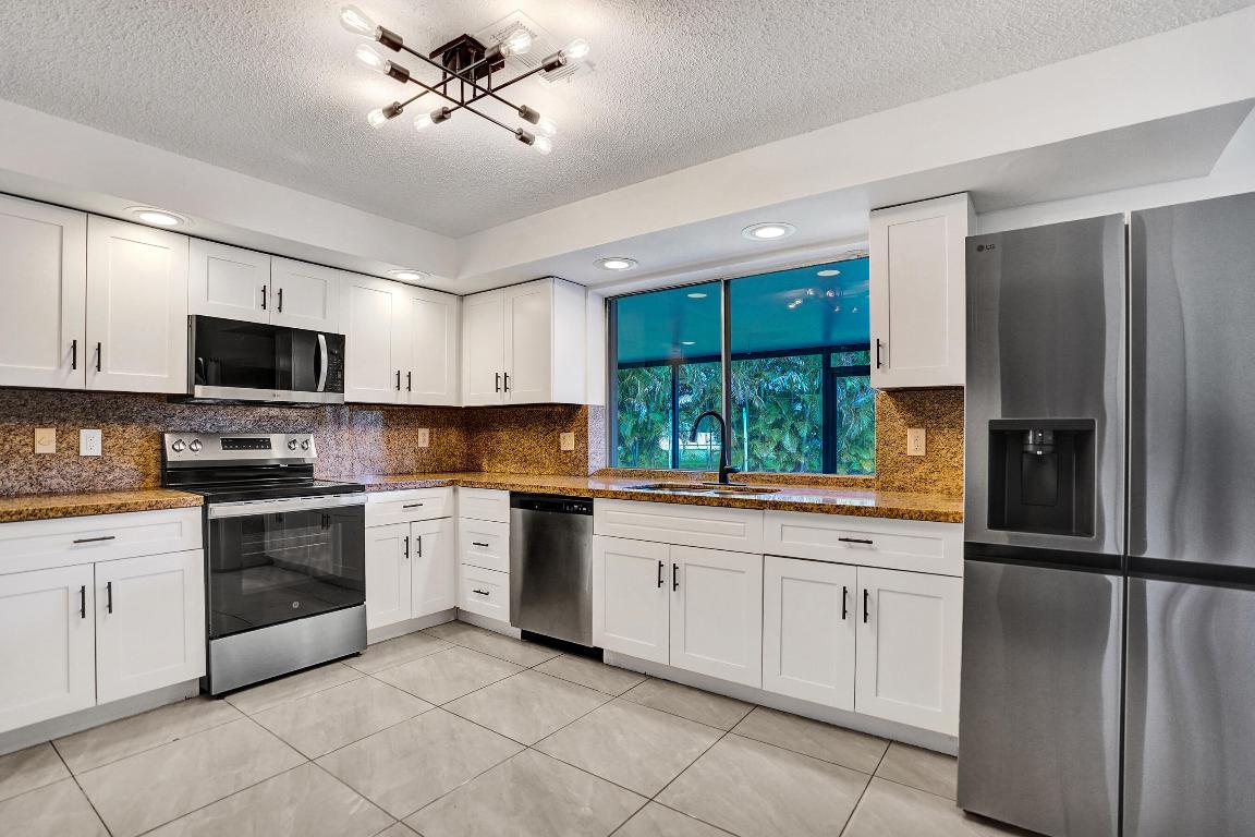 9855 Robins Nest, Boca Raton FL 33496