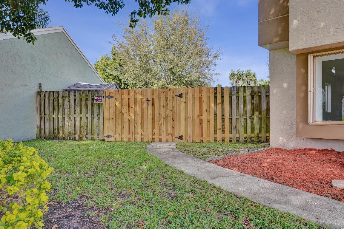 9855 Robins Nest, Boca Raton FL 33496