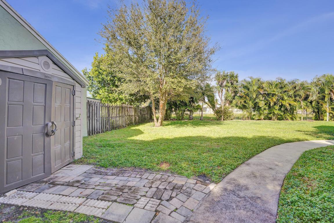 9855 Robins Nest, Boca Raton FL 33496
