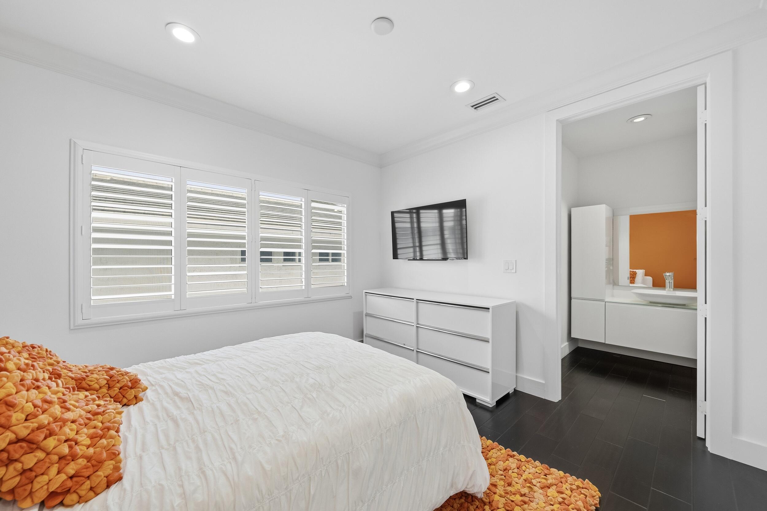 16430 NE 30th, North Miami Beach FL 33160