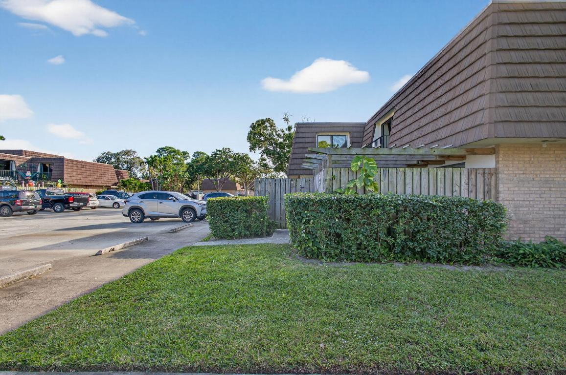 701 7th, Palm Beach Gardens FL 33418