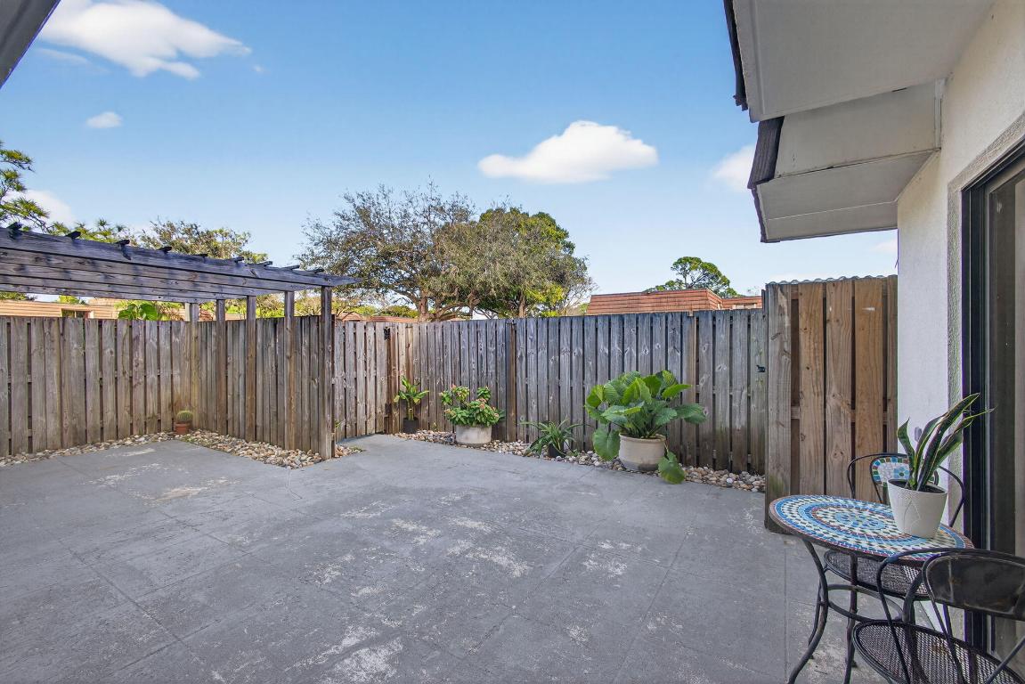 701 7th, Palm Beach Gardens FL 33418