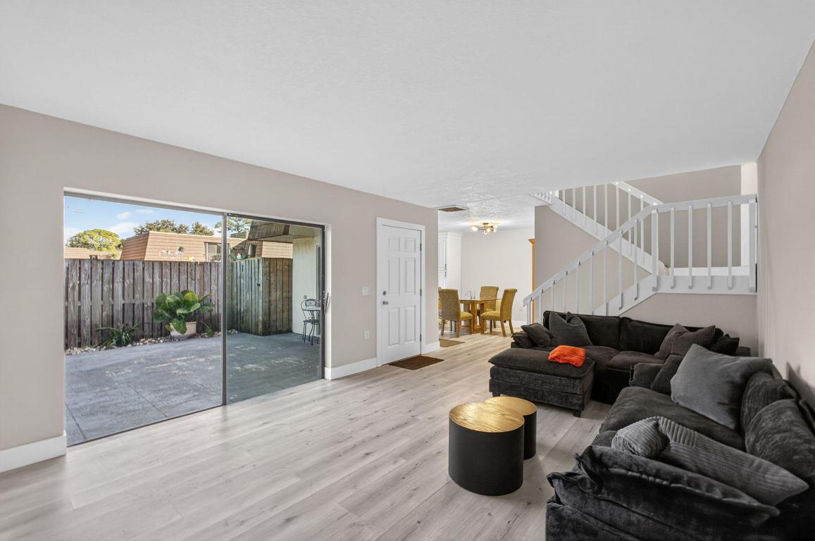 701 7th, Palm Beach Gardens FL 33418