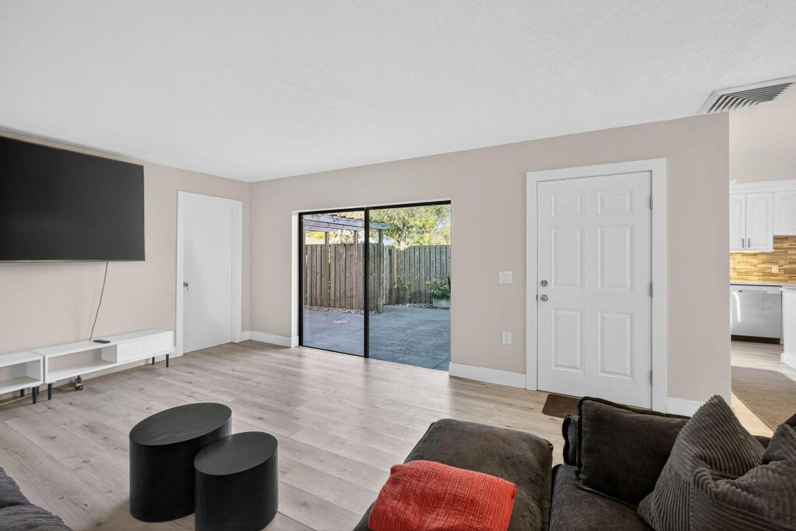 701 7th, Palm Beach Gardens FL 33418