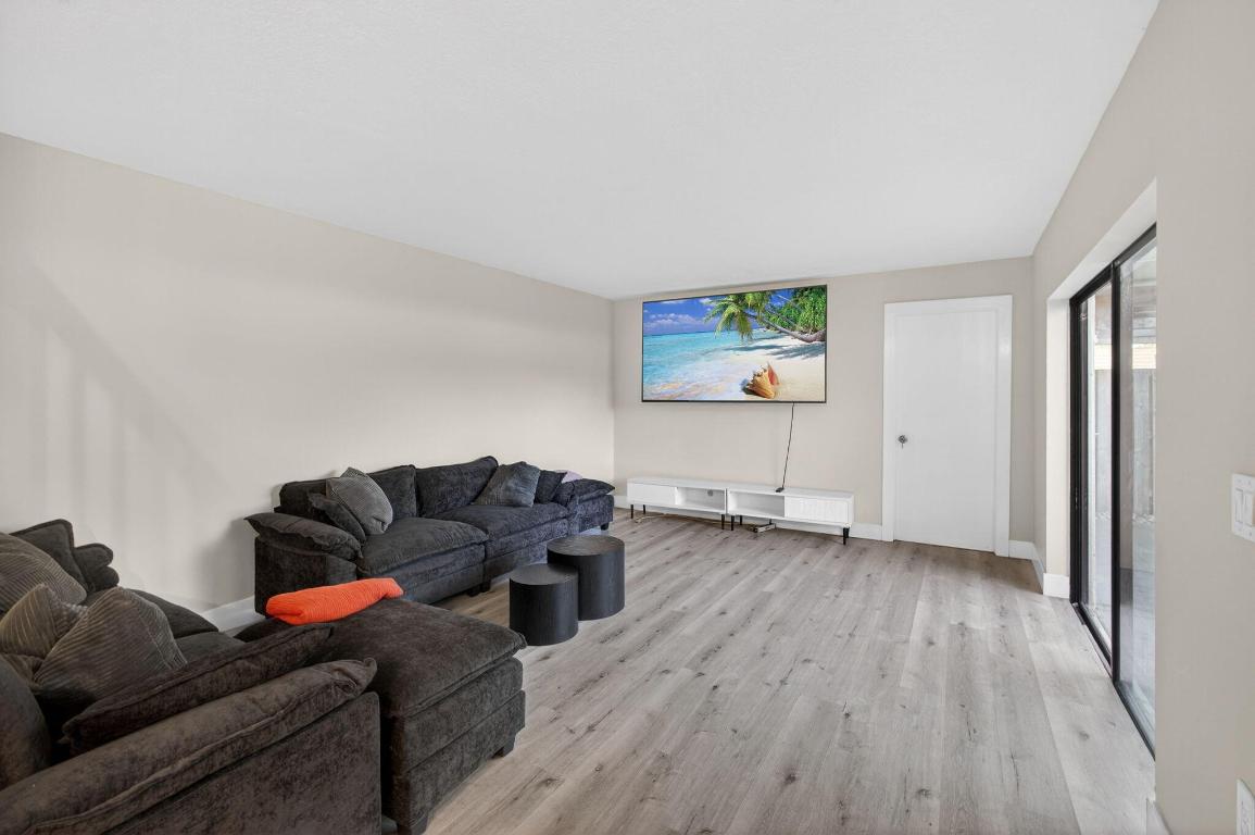 701 7th, Palm Beach Gardens FL 33418