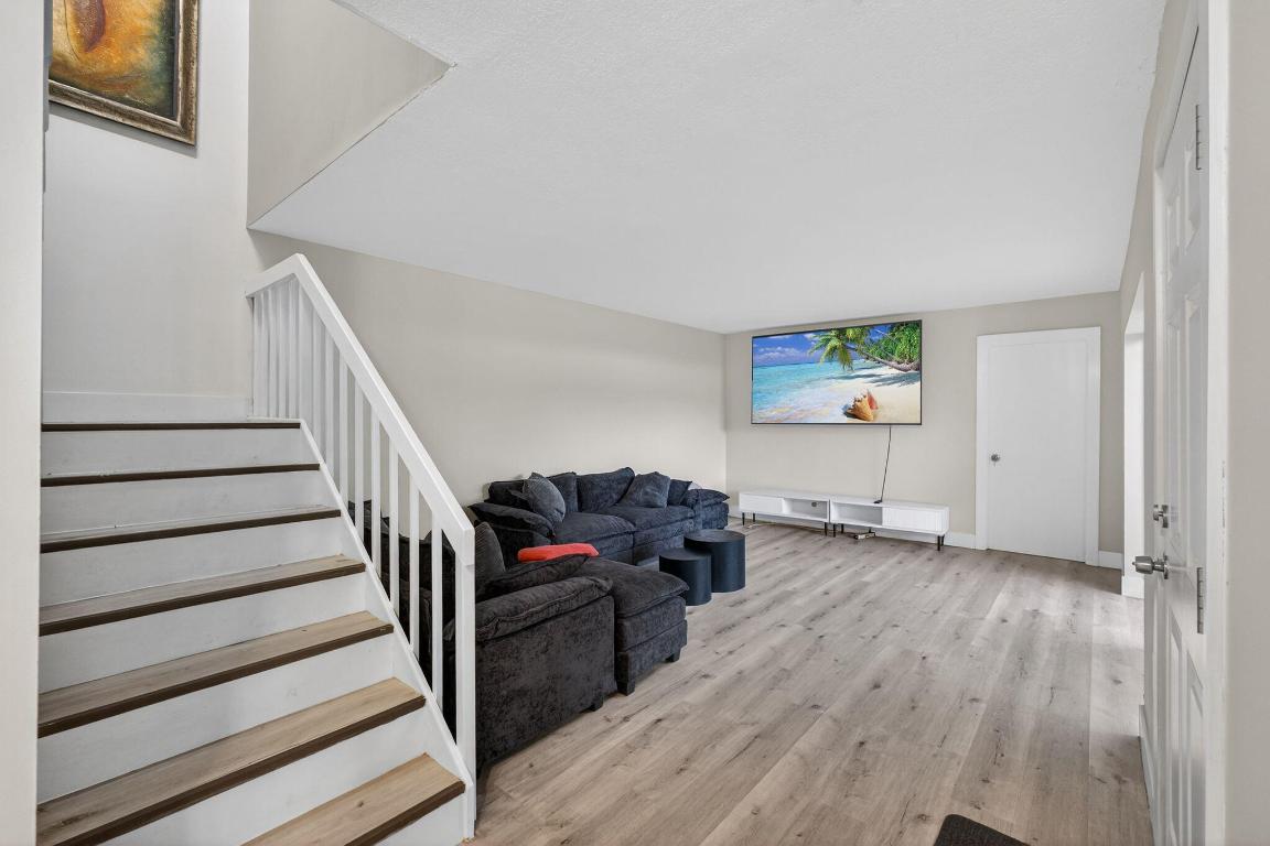 701 7th, Palm Beach Gardens FL 33418
