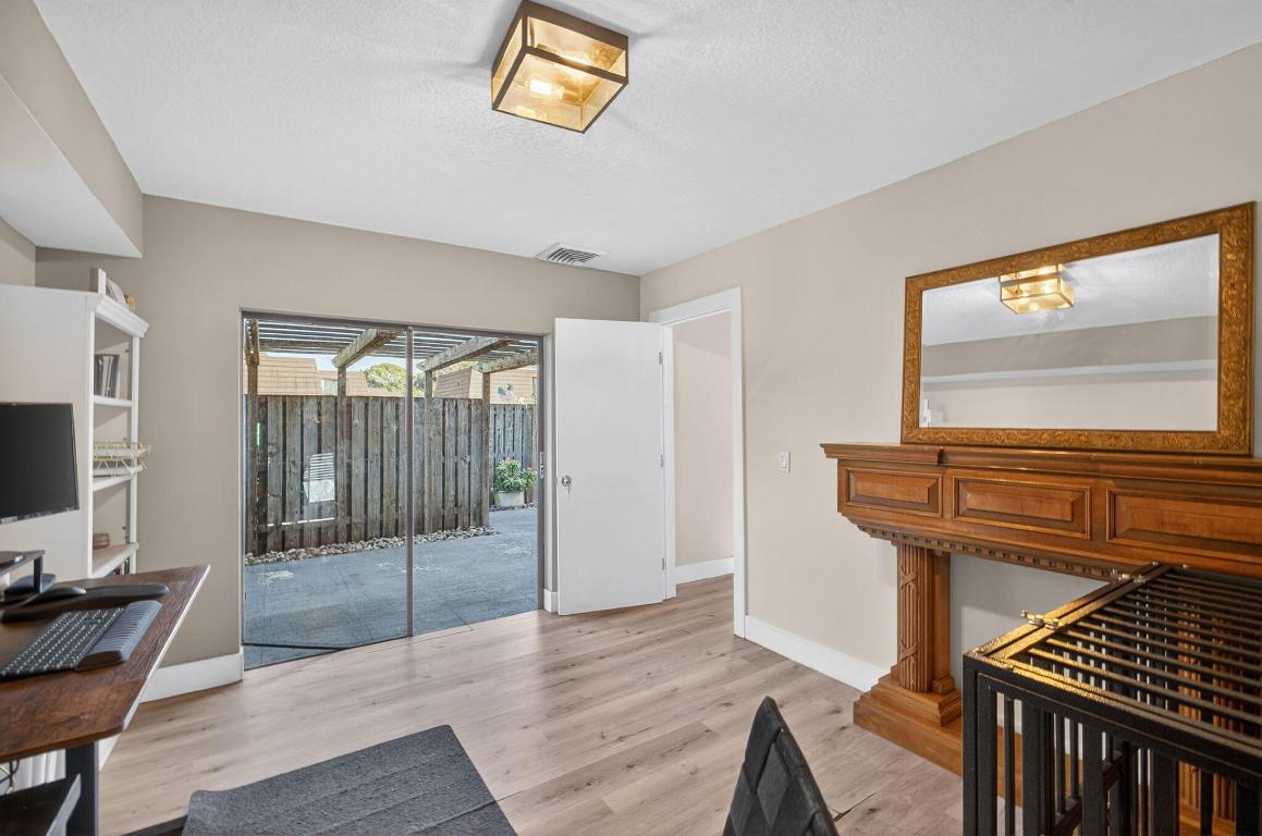 701 7th, Palm Beach Gardens FL 33418