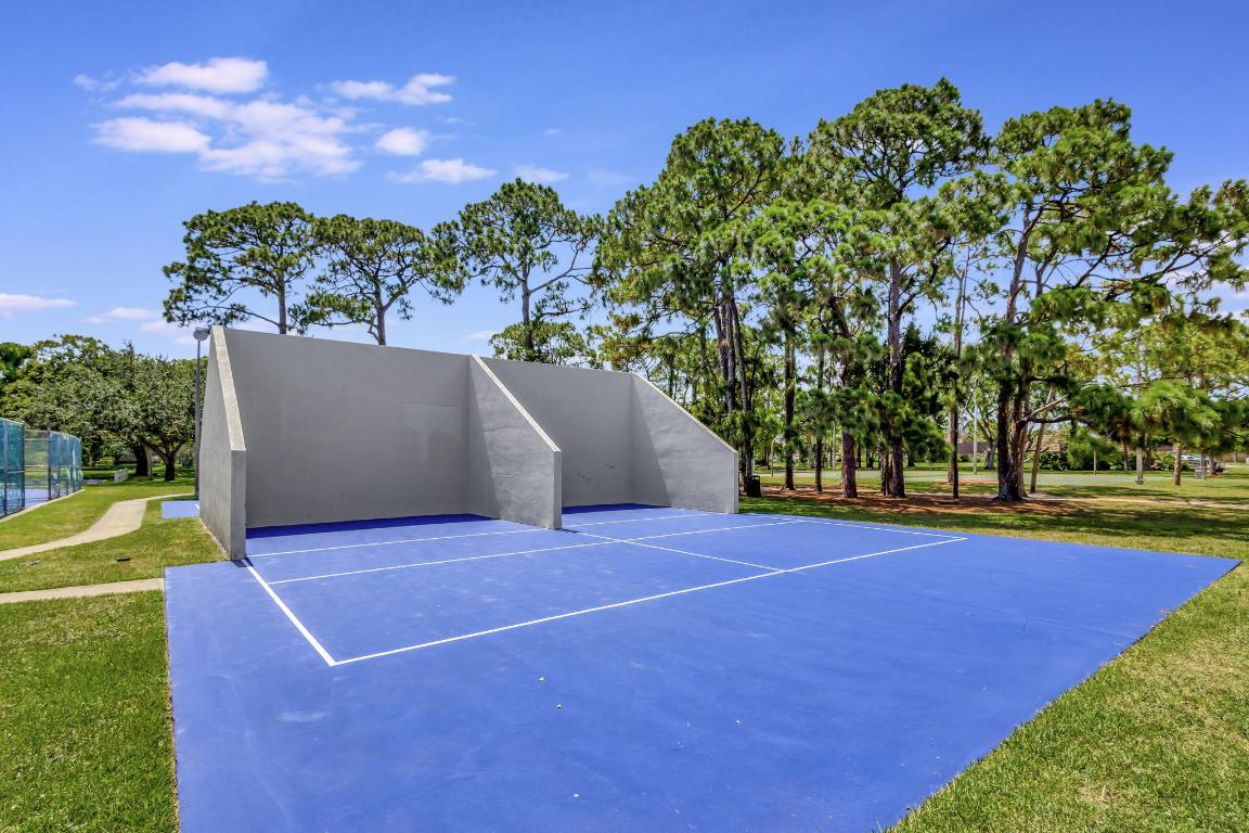 701 7th, Palm Beach Gardens FL 33418