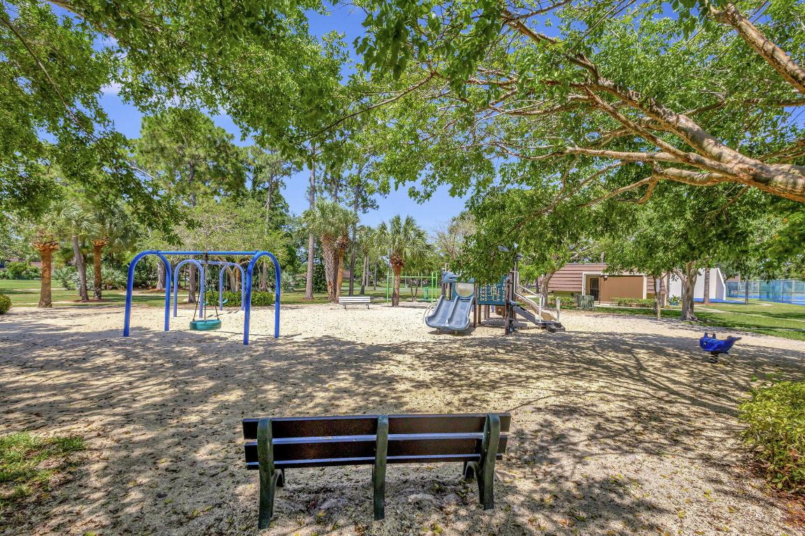 701 7th, Palm Beach Gardens FL 33418