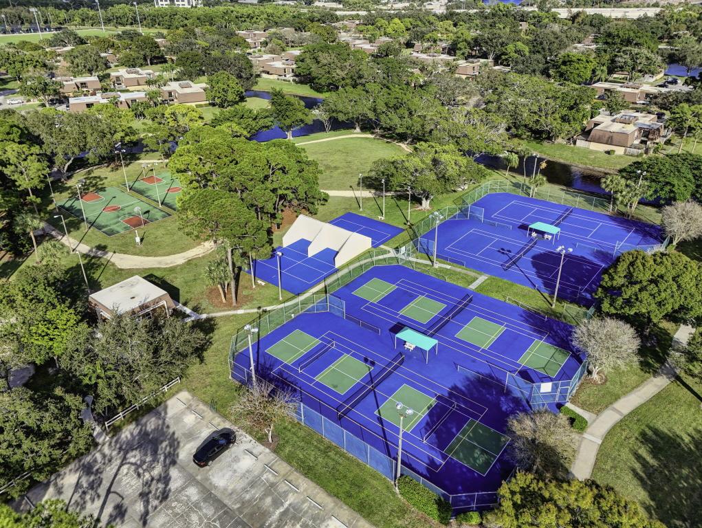 701 7th, Palm Beach Gardens FL 33418