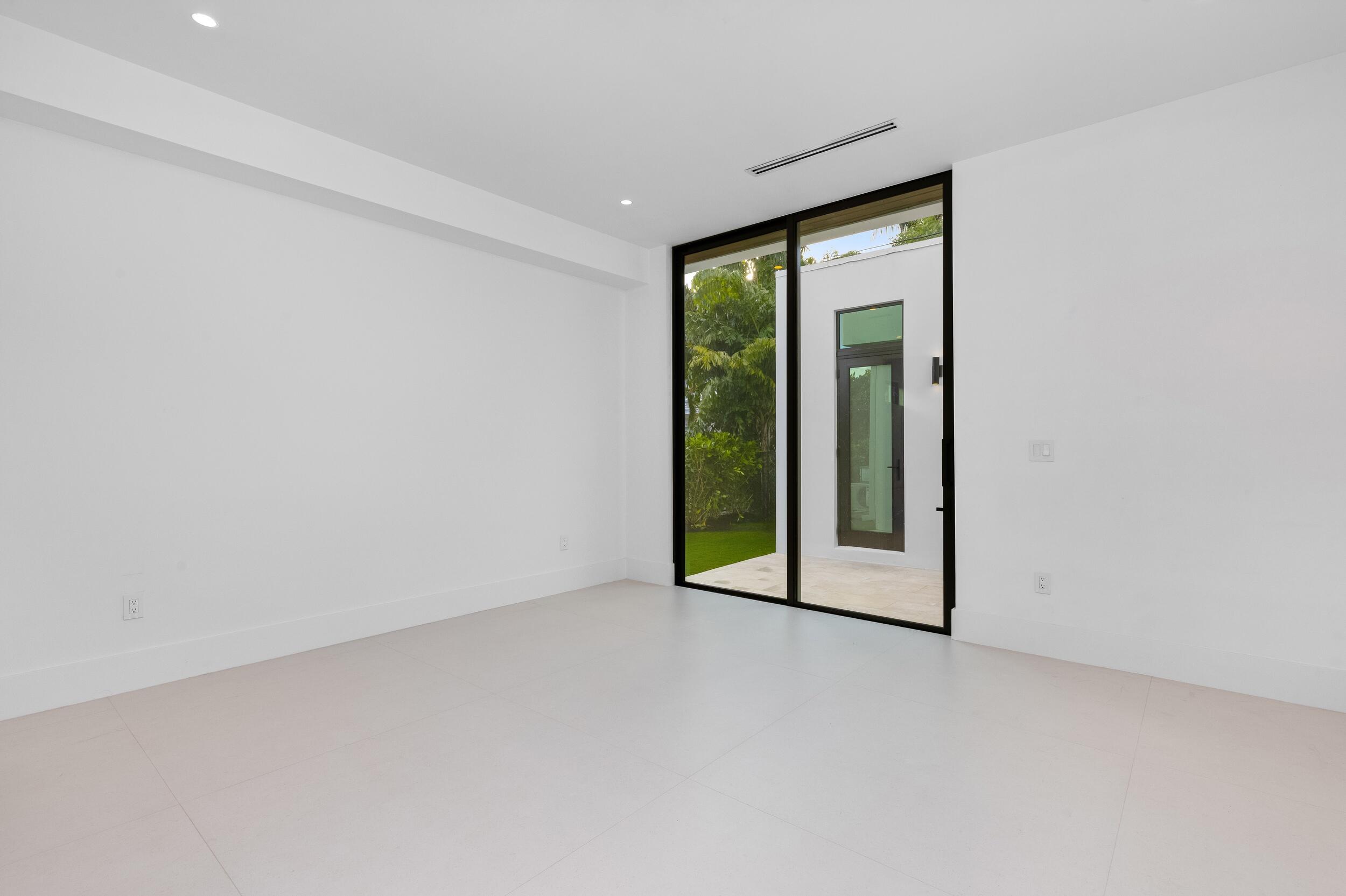 1099 NE 4th, Boca Raton FL 33432