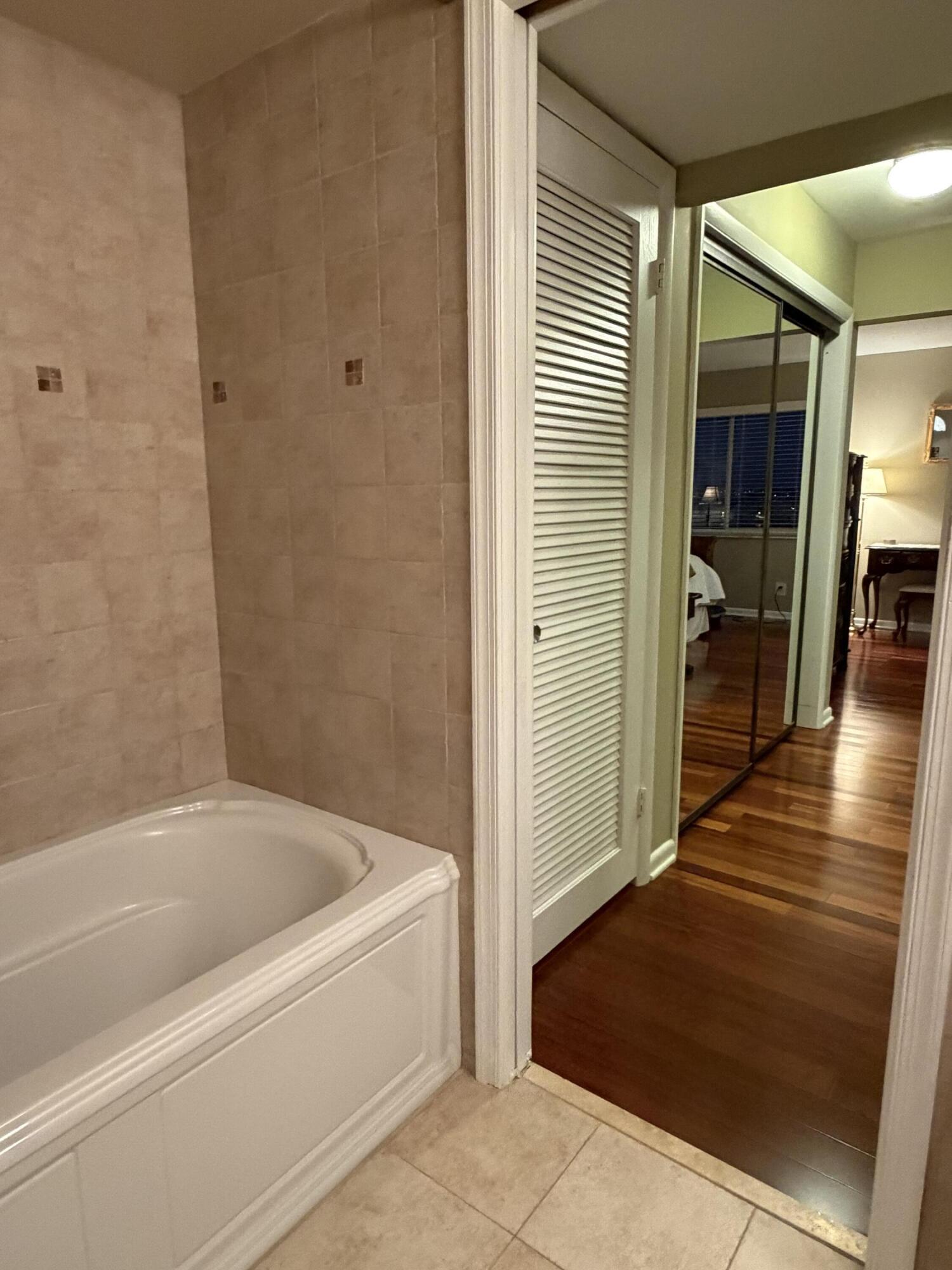 1206 S Lake #301, Lantana FL 33462
