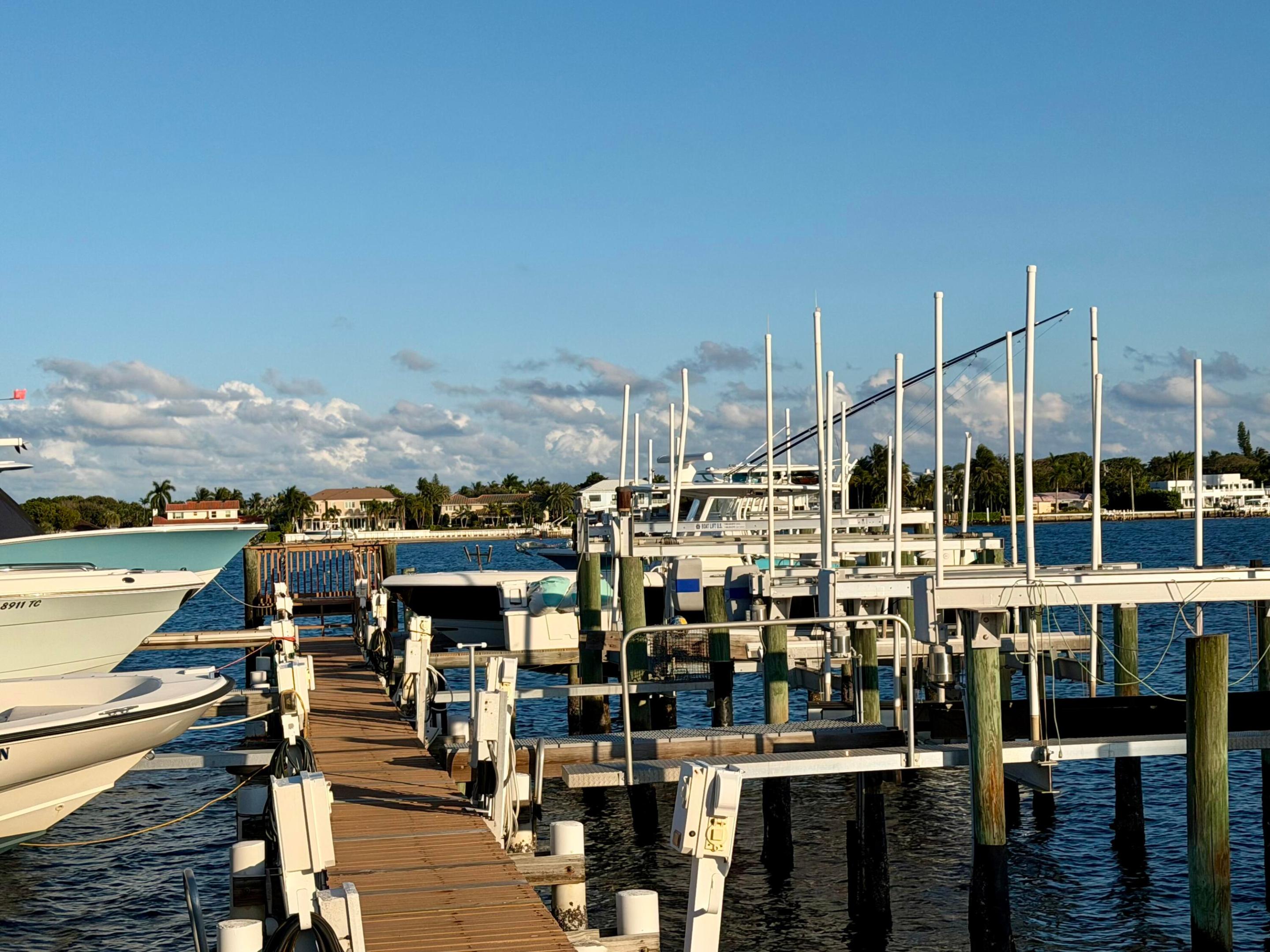 1206 S Lake #301, Lantana FL 33462
