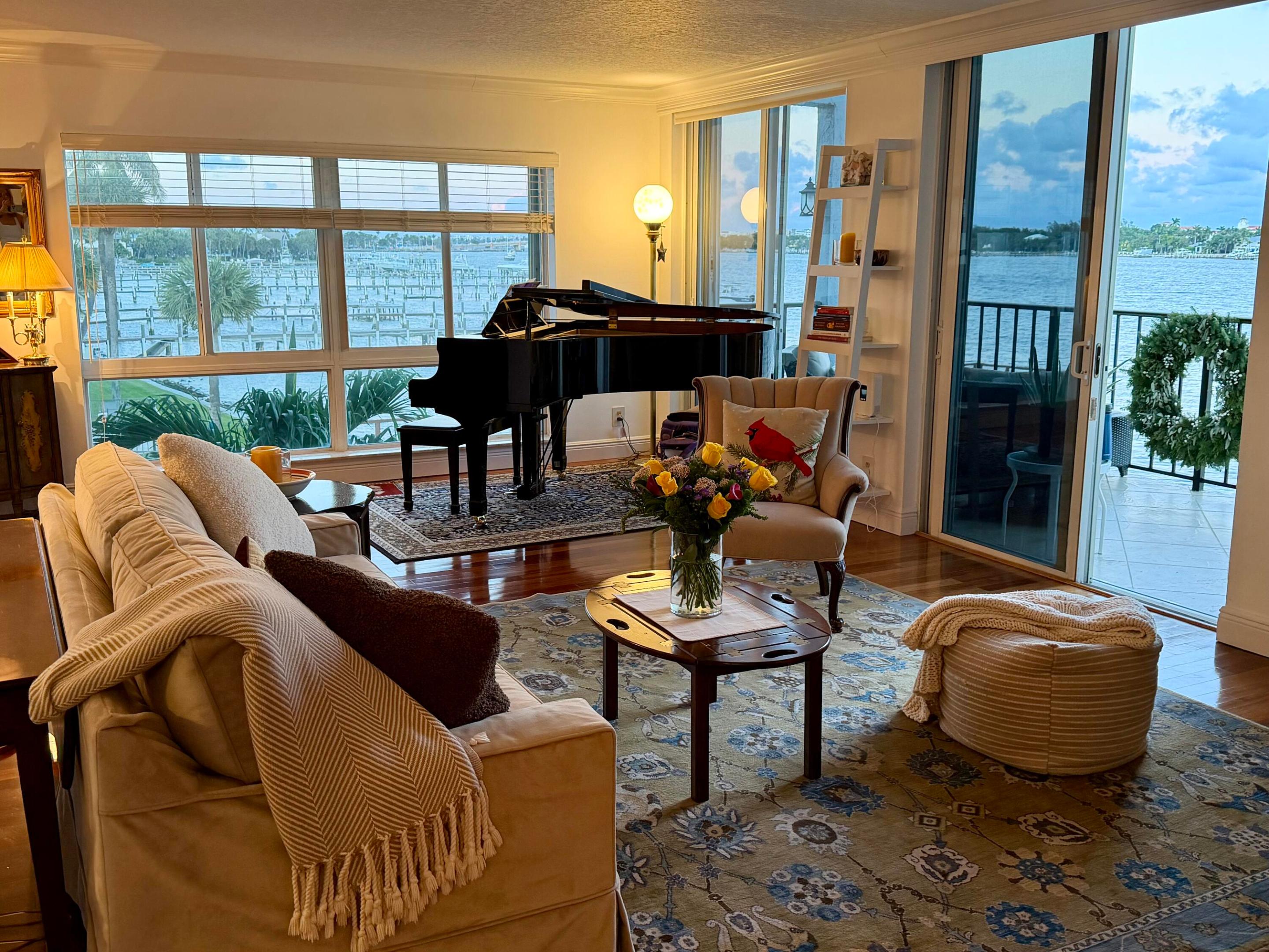 1206 S Lake #301, Lantana FL 33462
