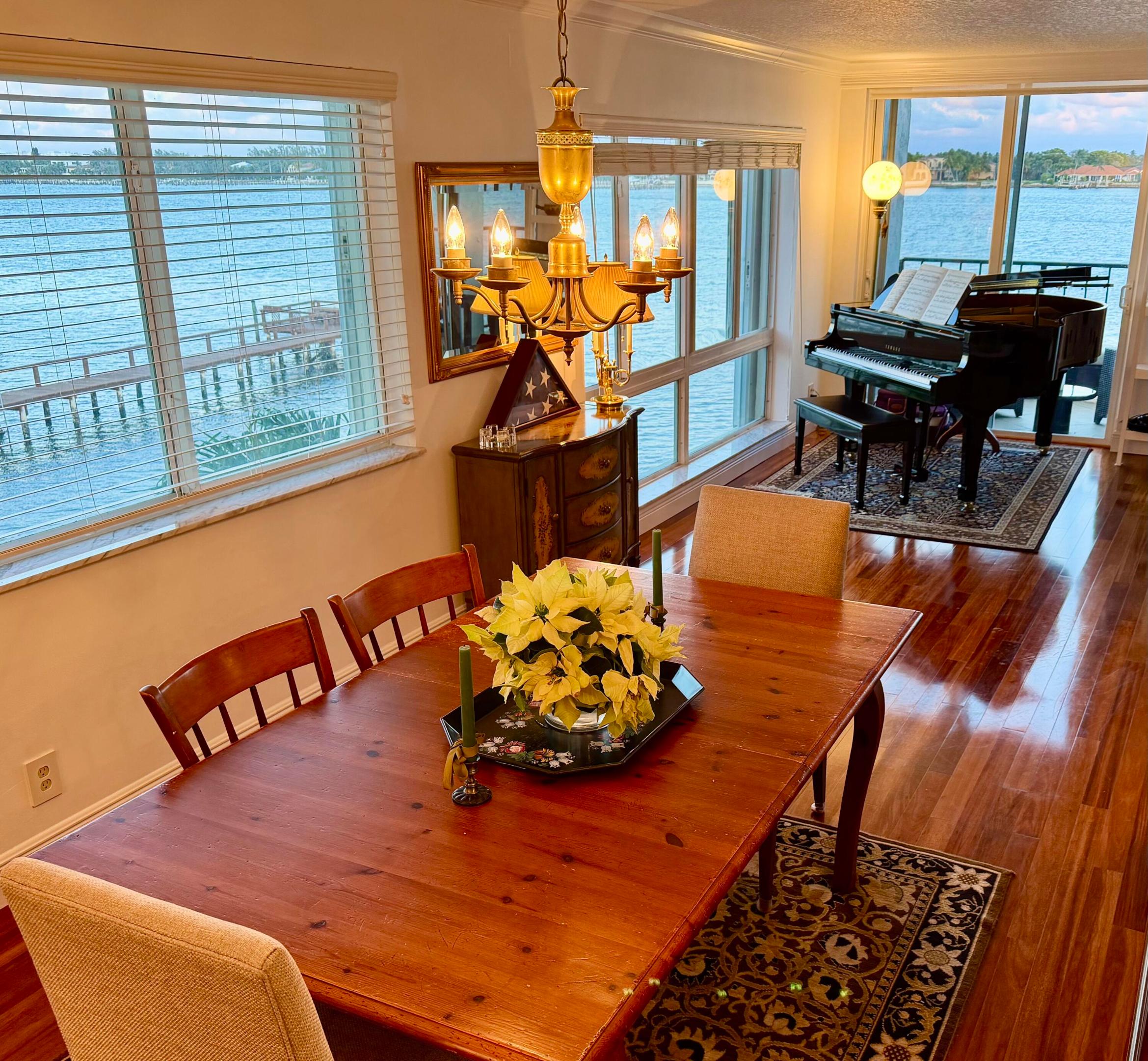 1206 S Lake #301, Lantana FL 33462