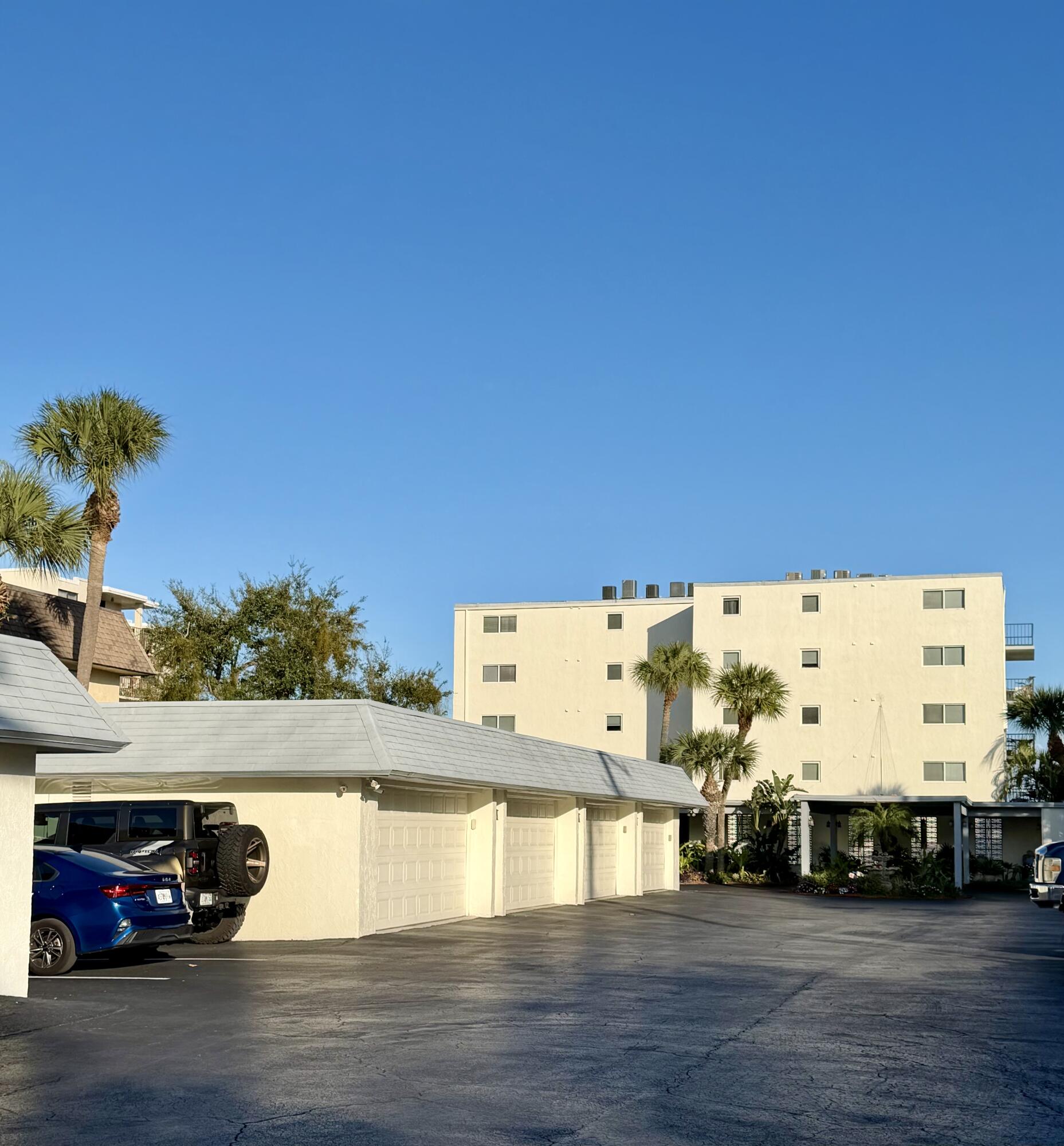 1206 S Lake #301, Lantana FL 33462