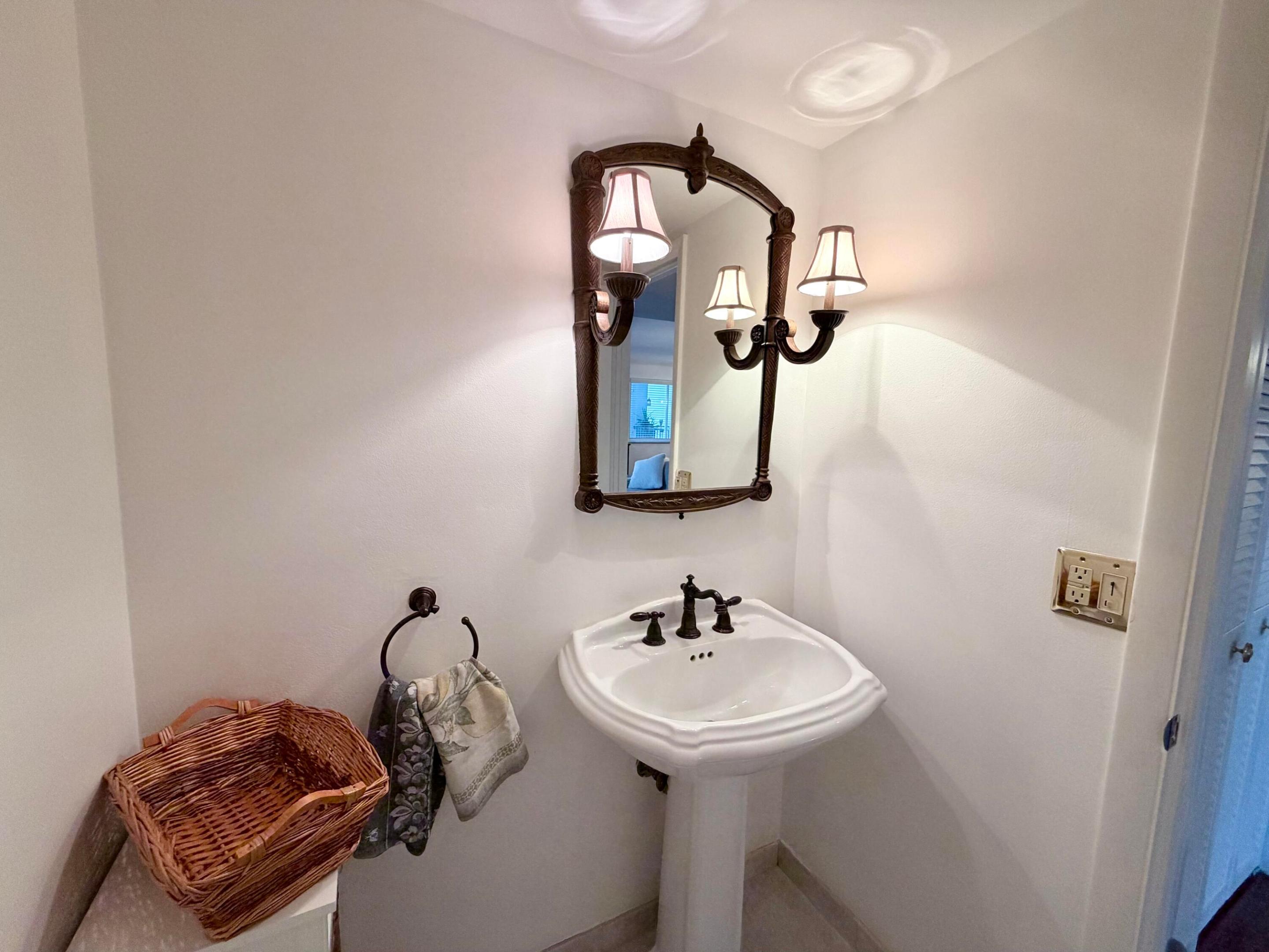 1206 S Lake #301, Lantana FL 33462
