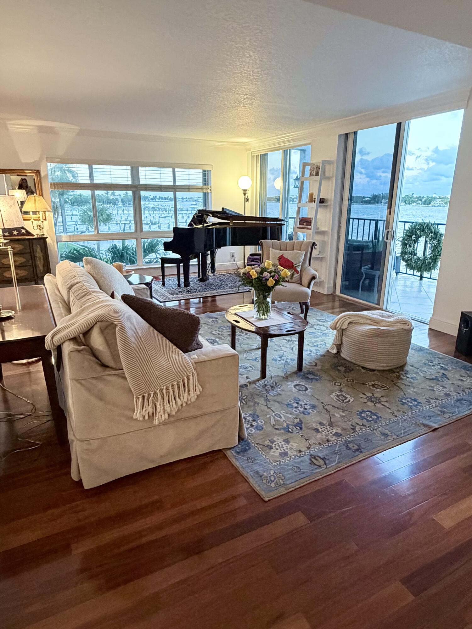 1206 S Lake #301, Lantana FL 33462