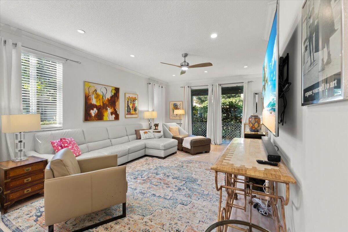 6700 Via Regina, Boca Raton FL 33433