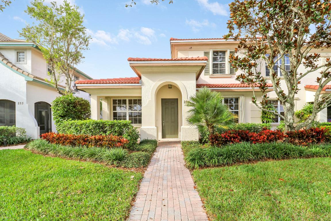 231 Evergrene #22-C, Palm Beach Gardens FL 33410