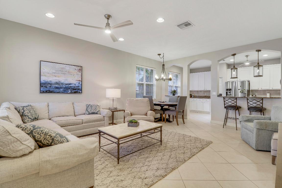 231 Evergrene #22-C, Palm Beach Gardens FL 33410