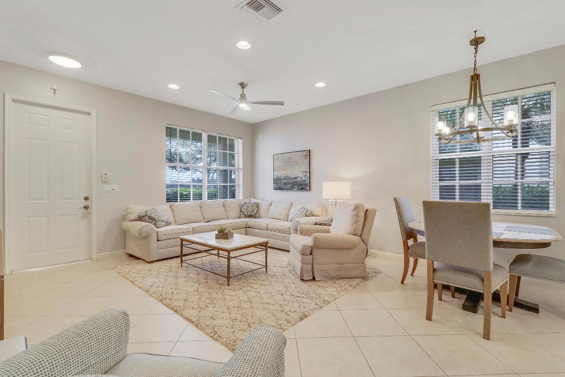 231 Evergrene #22-C, Palm Beach Gardens FL 33410
