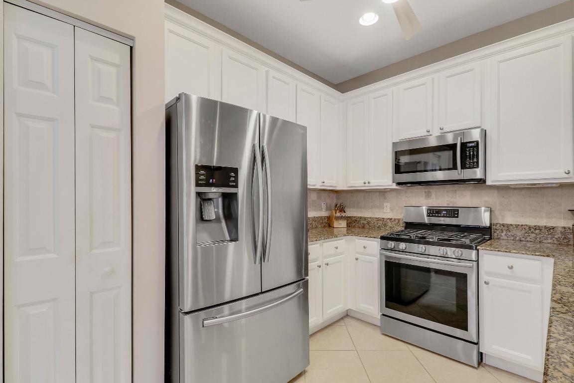 231 Evergrene #22-C, Palm Beach Gardens FL 33410