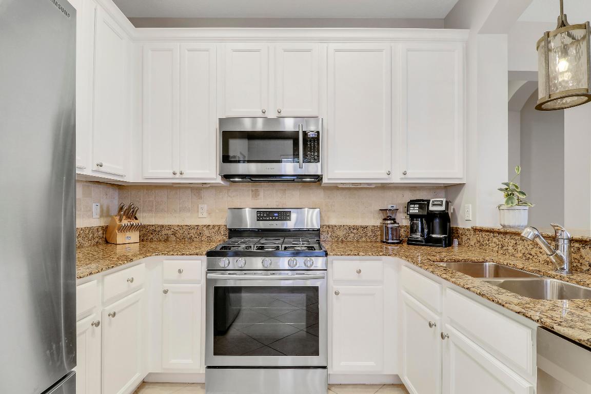 231 Evergrene #22-C, Palm Beach Gardens FL 33410