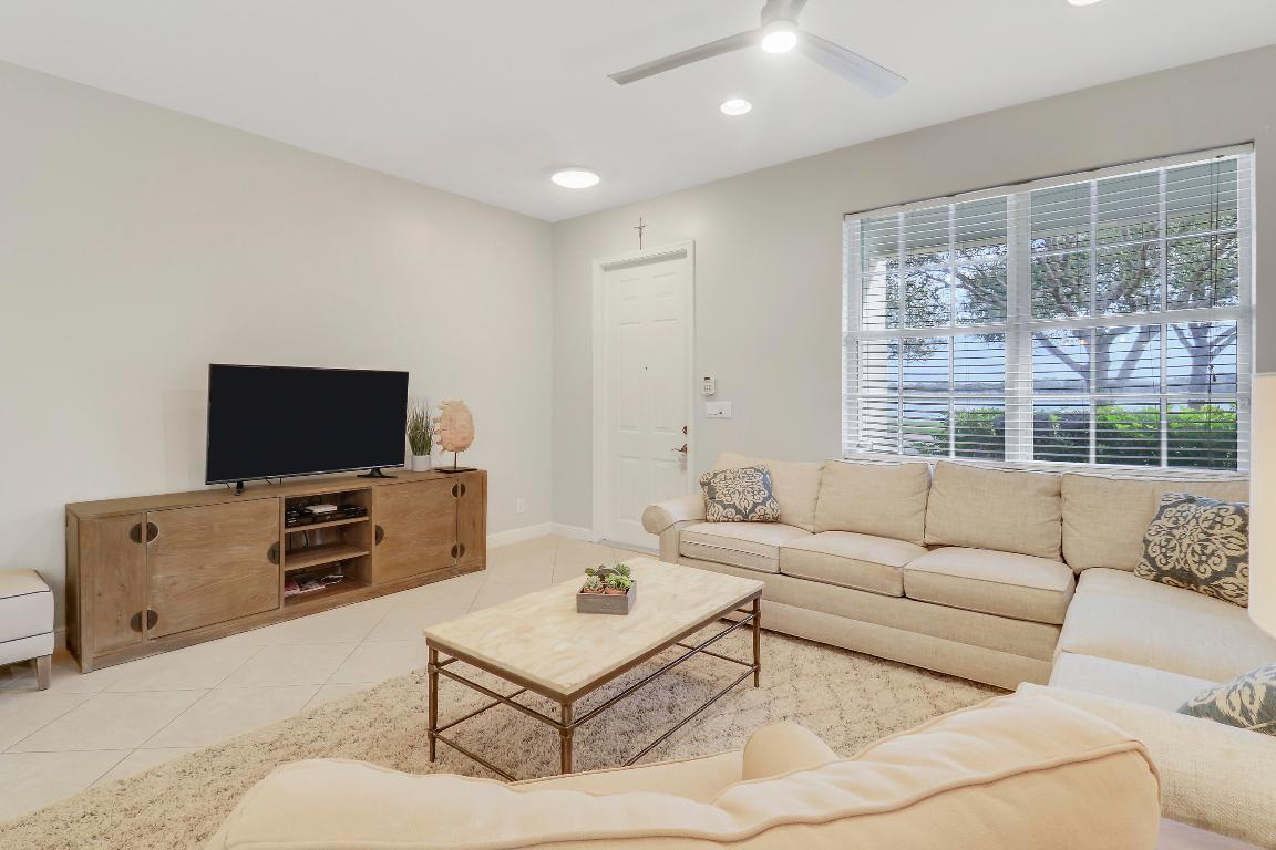 231 Evergrene #22-C, Palm Beach Gardens FL 33410