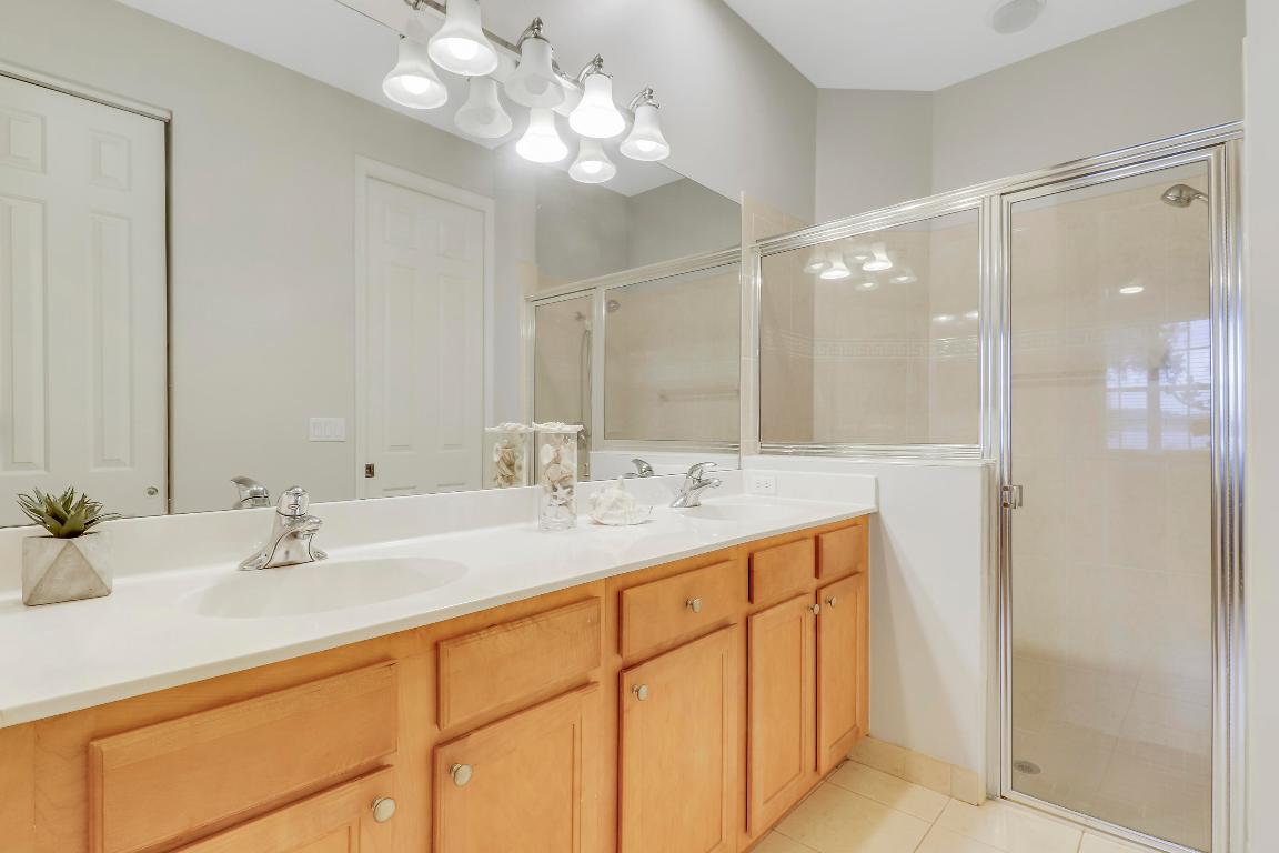 231 Evergrene #22-C, Palm Beach Gardens FL 33410