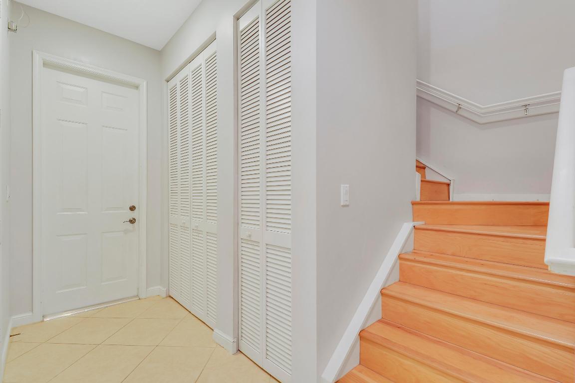 231 Evergrene #22-C, Palm Beach Gardens FL 33410