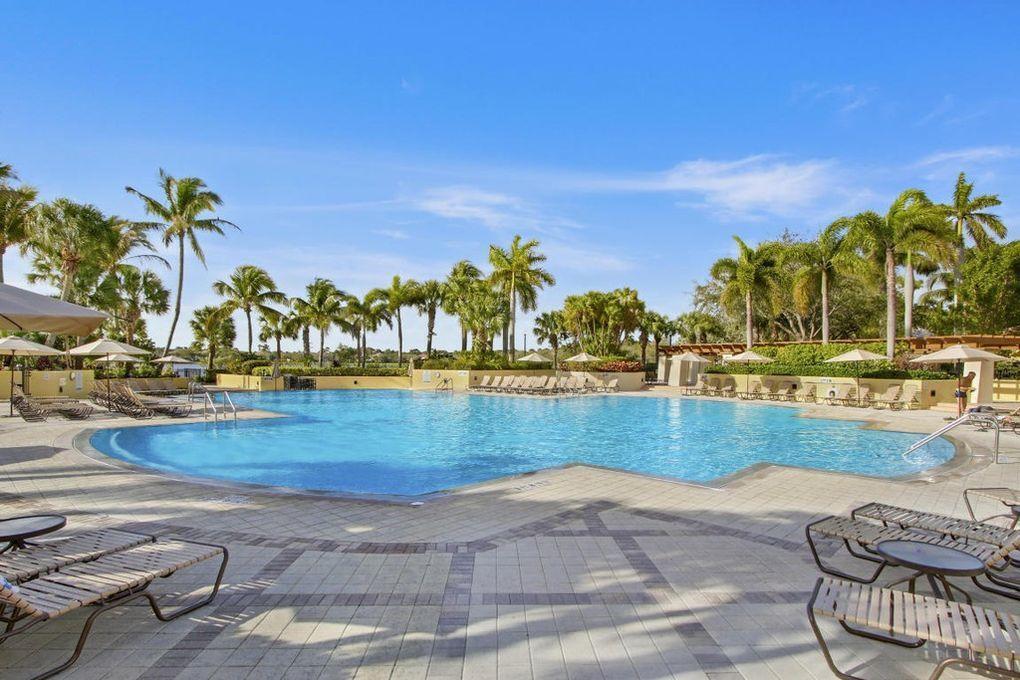 231 Evergrene #22-C, Palm Beach Gardens FL 33410