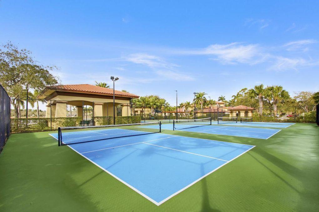 231 Evergrene #22-C, Palm Beach Gardens FL 33410