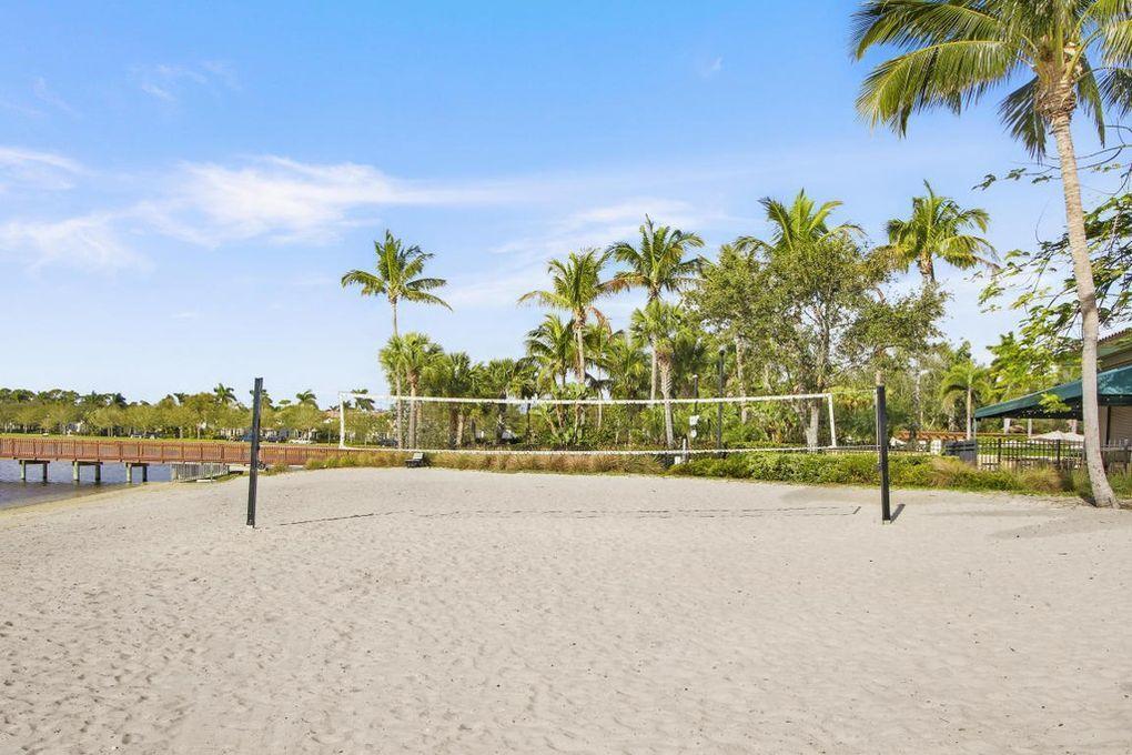 231 Evergrene #22-C, Palm Beach Gardens FL 33410