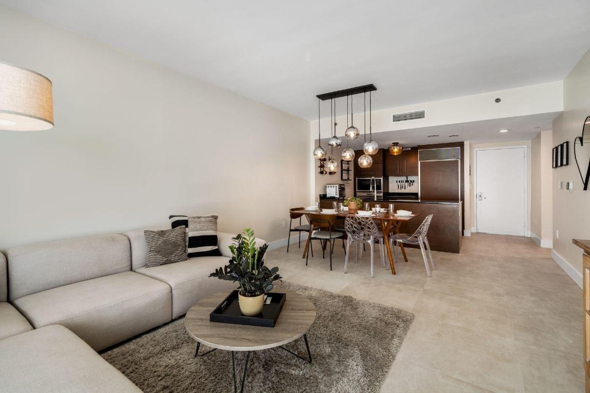 475 Brickell #4611, Miami FL 33131