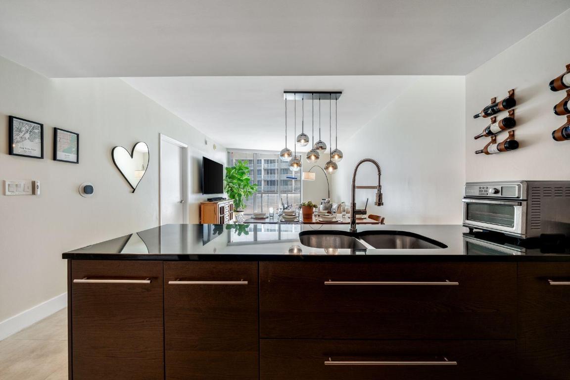 475 Brickell #4611, Miami FL 33131