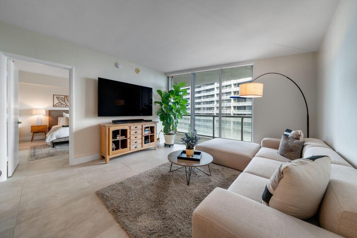 475 Brickell #4611, Miami FL 33131