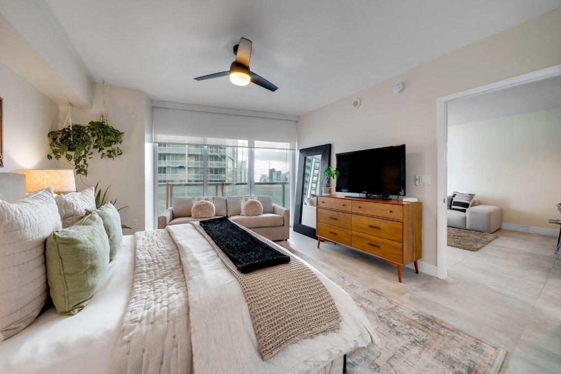 475 Brickell #4611, Miami FL 33131